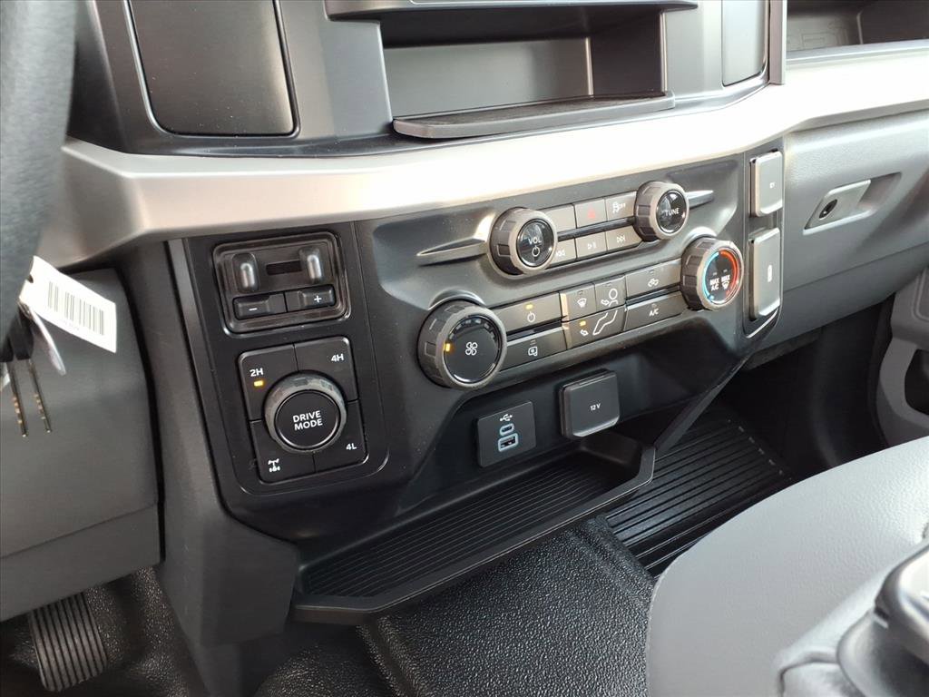 New 2026 Ford F250 XL w/ XL Chrome Package image 17