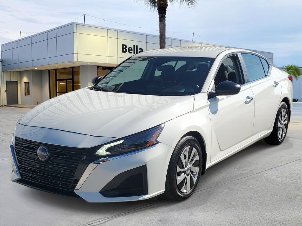 Certified 2025 Nissan Altima 2.5 S FWD image 1