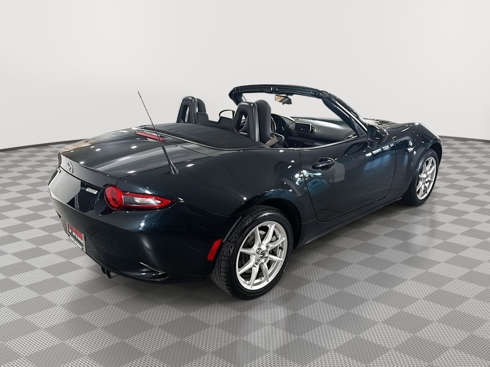 Used 2016 MAZDA MX-5 Miata Sport RWD image 32
