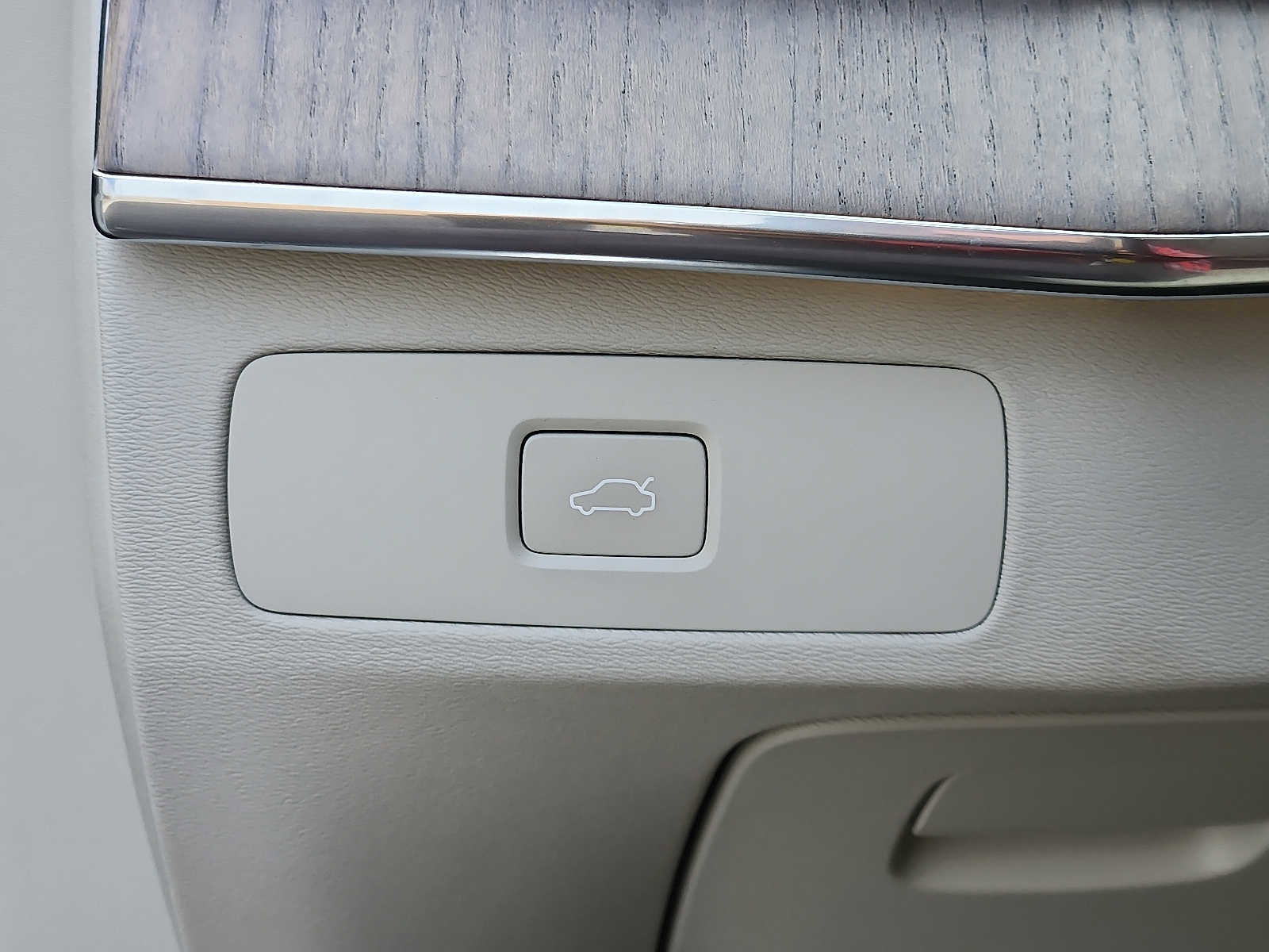 Certified 2024 Volvo XC90 B5 Plus w/ Protection Package Premier image 22