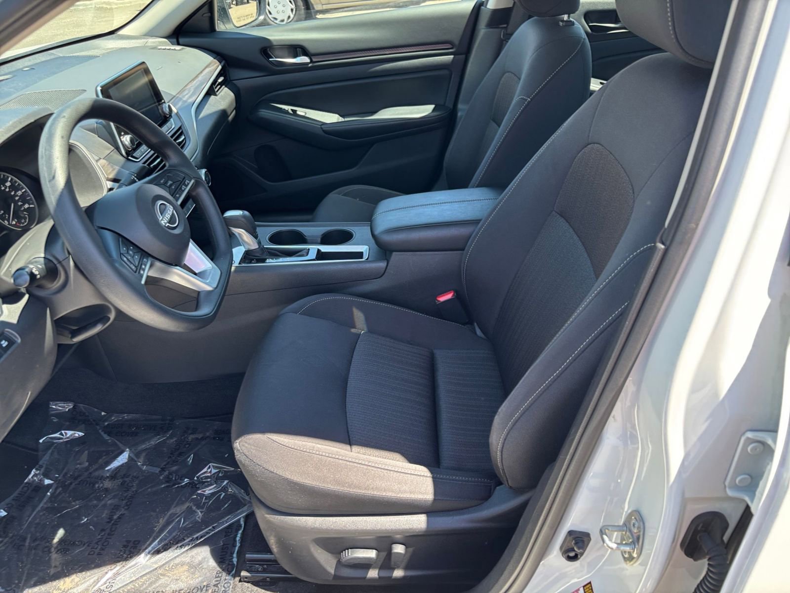 Used 2025 Nissan Altima 2.5 SV FWD image 28