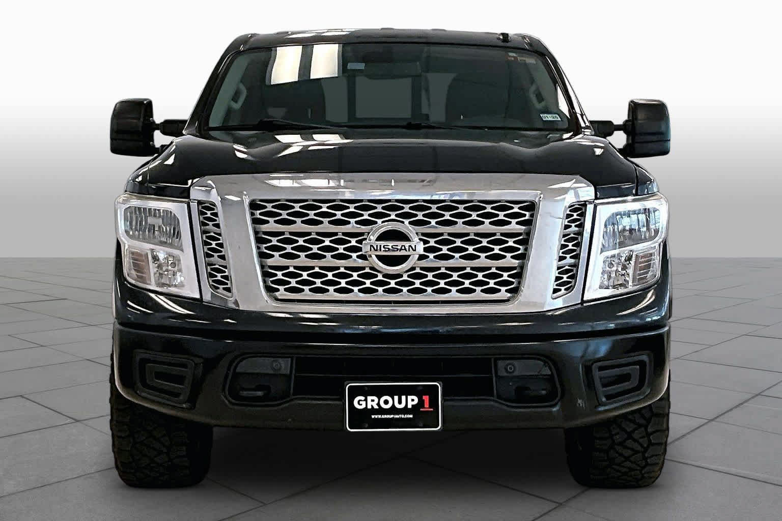 Used 2019 Nissan Titan SV w/ SV Convenience Package AWD/4WD image 3