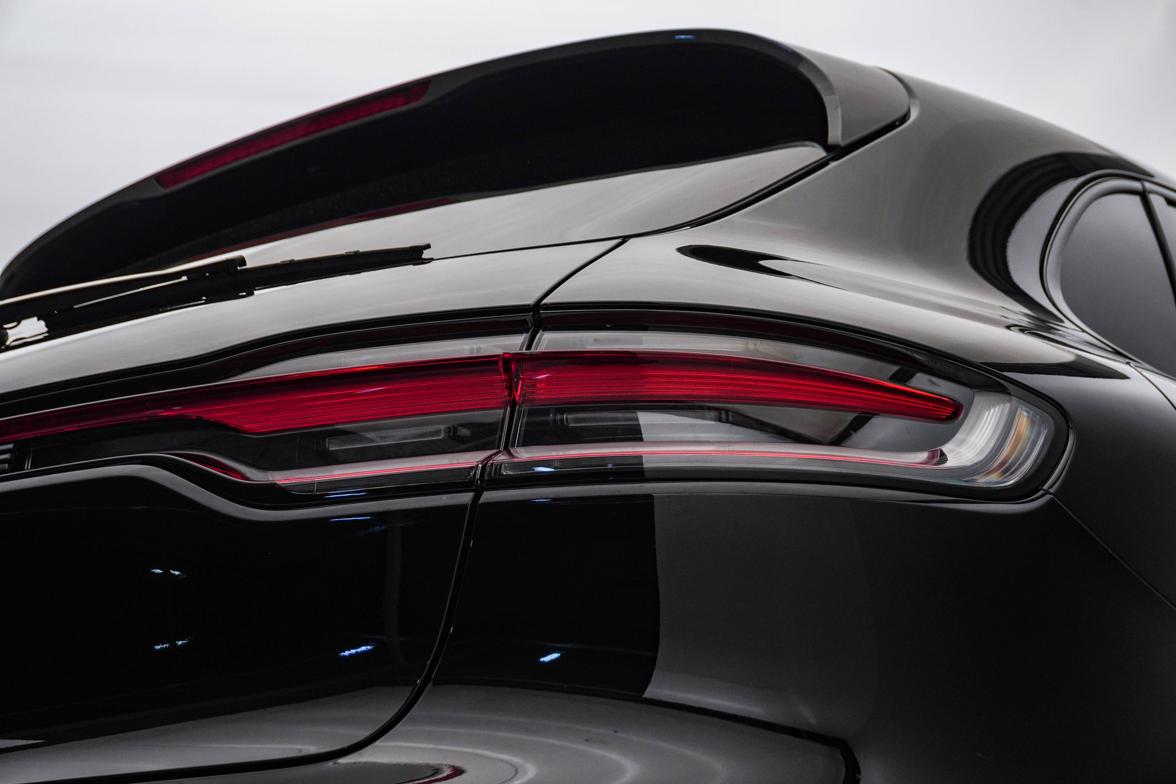 Certified 2026 Porsche Macan Turbo AWD/4WD image 15