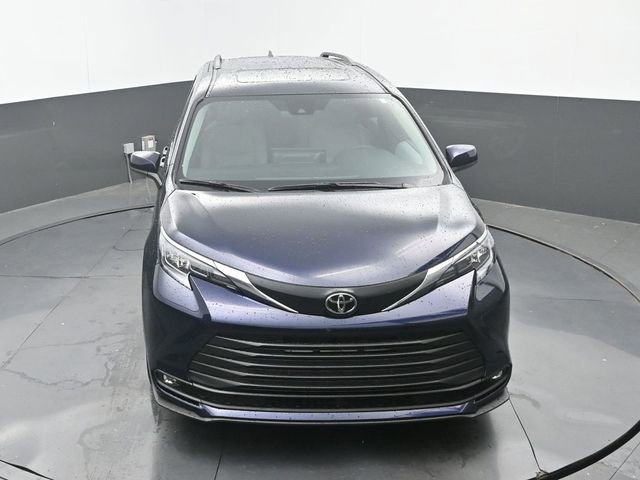 Used 2026 Toyota Sienna XLE AWD/4WD image 30