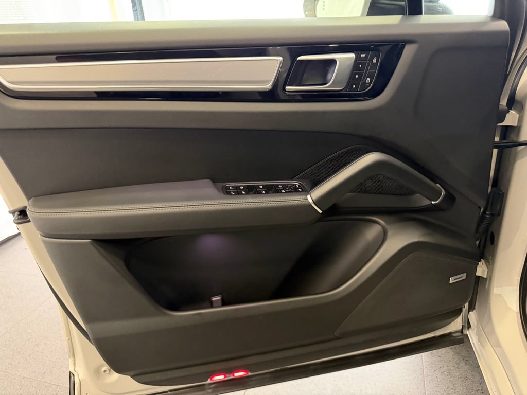 Certified 2023 Porsche Cayenne Platinum Edition AWD/4WD image 12