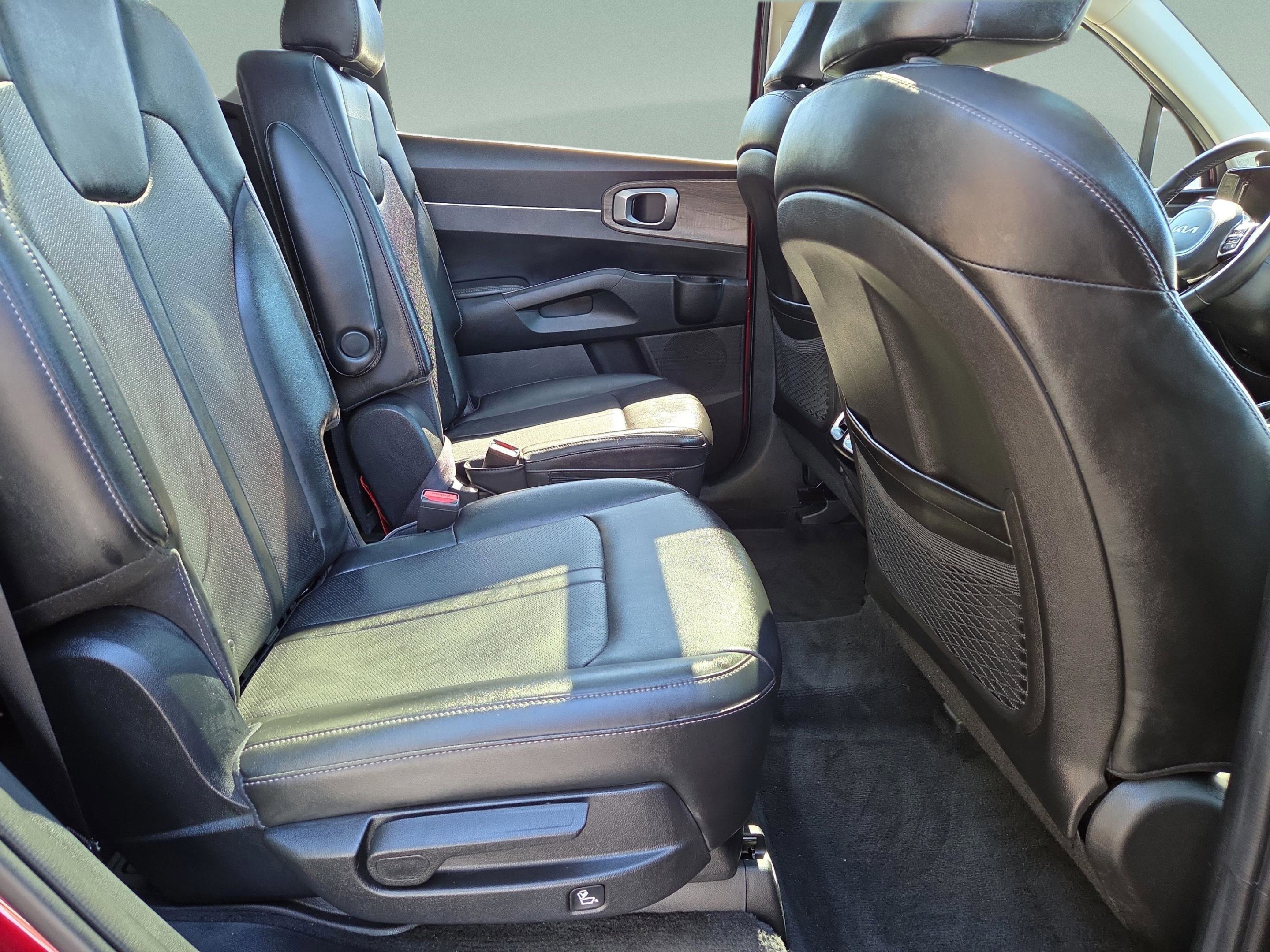 Used 2022 Kia Sorento EX w/ Panoramic Sunroof Package image 34