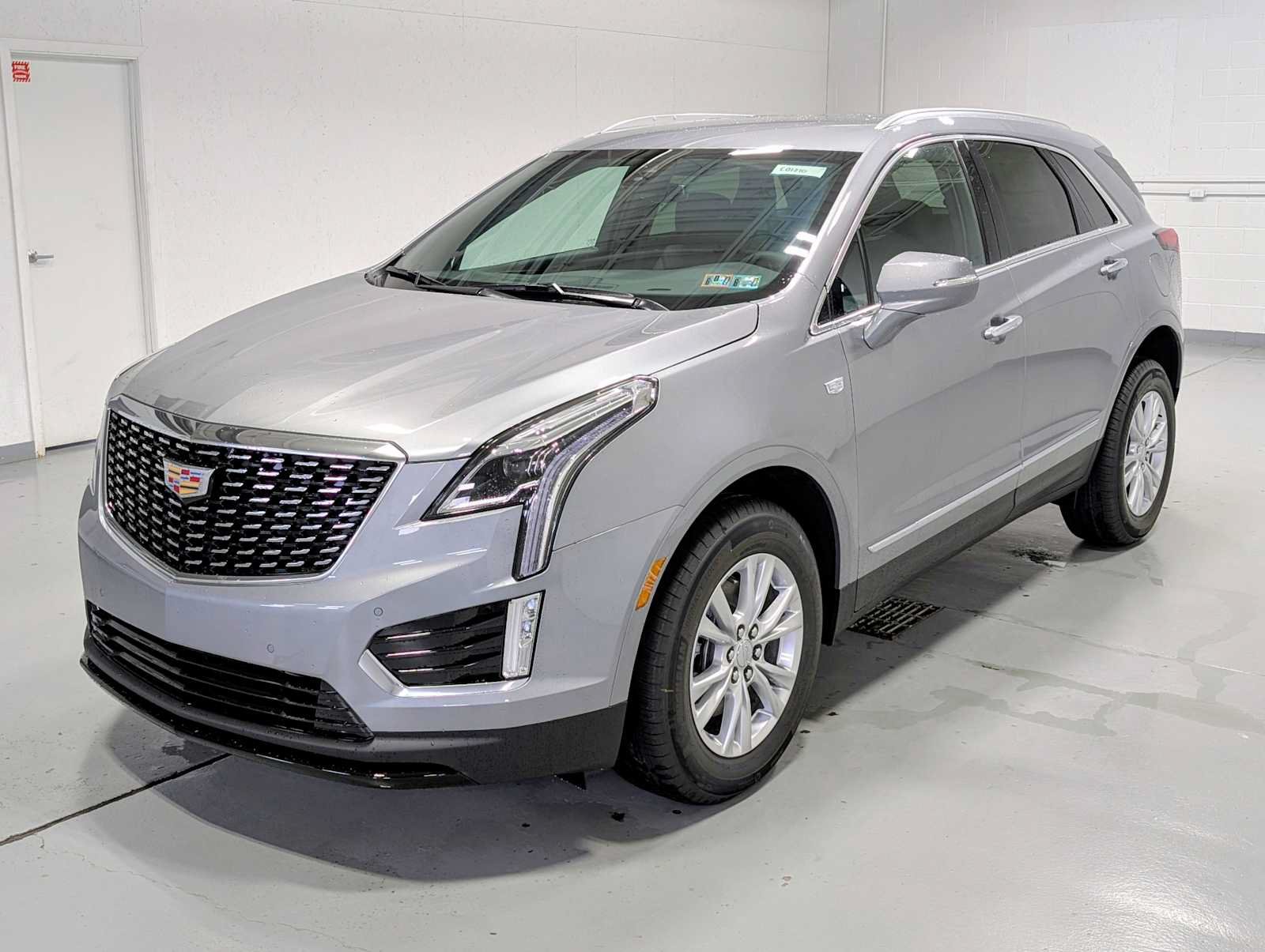 New 2026 Cadillac XT5 Luxury w/ LPO, Floor Liner Package AWD/4WD image 1