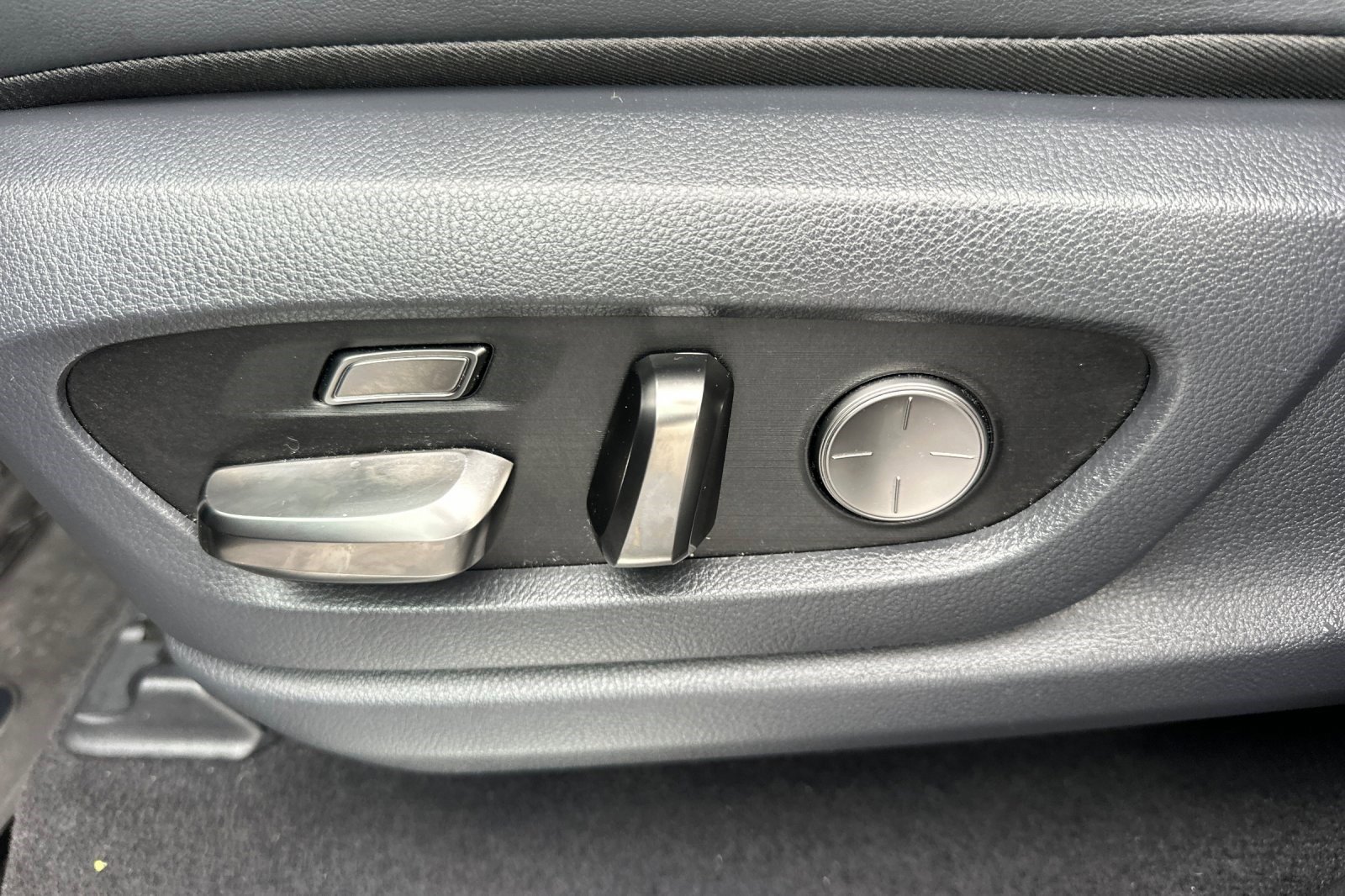 Certified 2025 Lexus LX 600 4WD w/ Appearance Package image 14