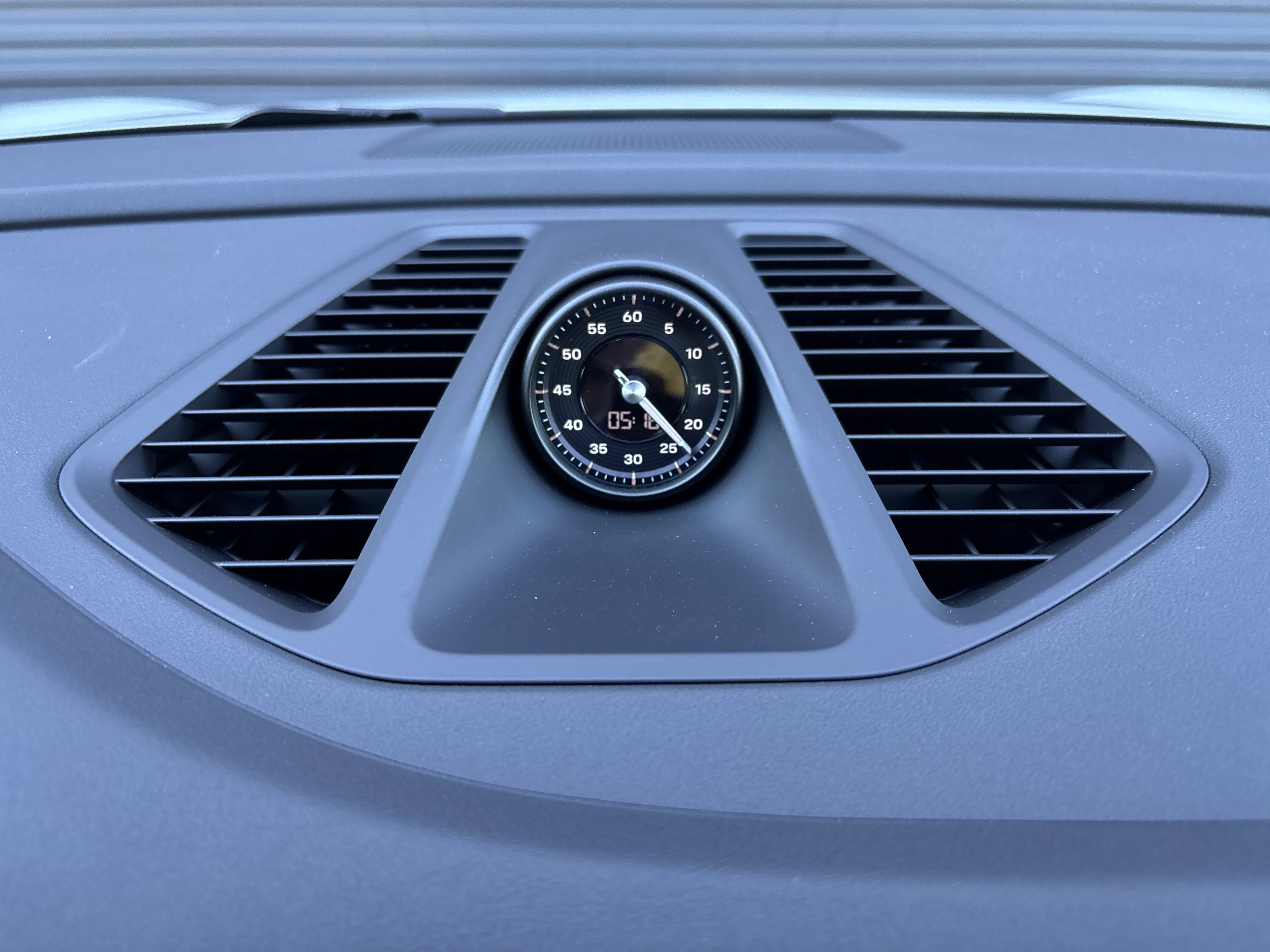 New 2025 Porsche Macan Electric image 23