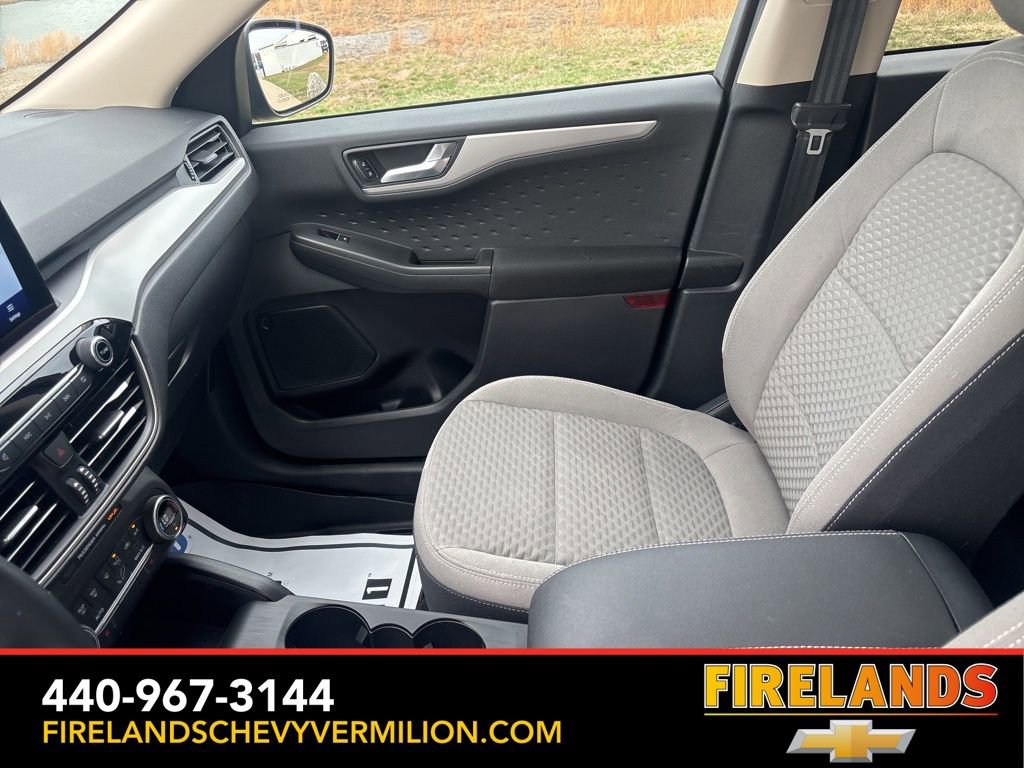 Used 2020 Ford Escape SE image 16