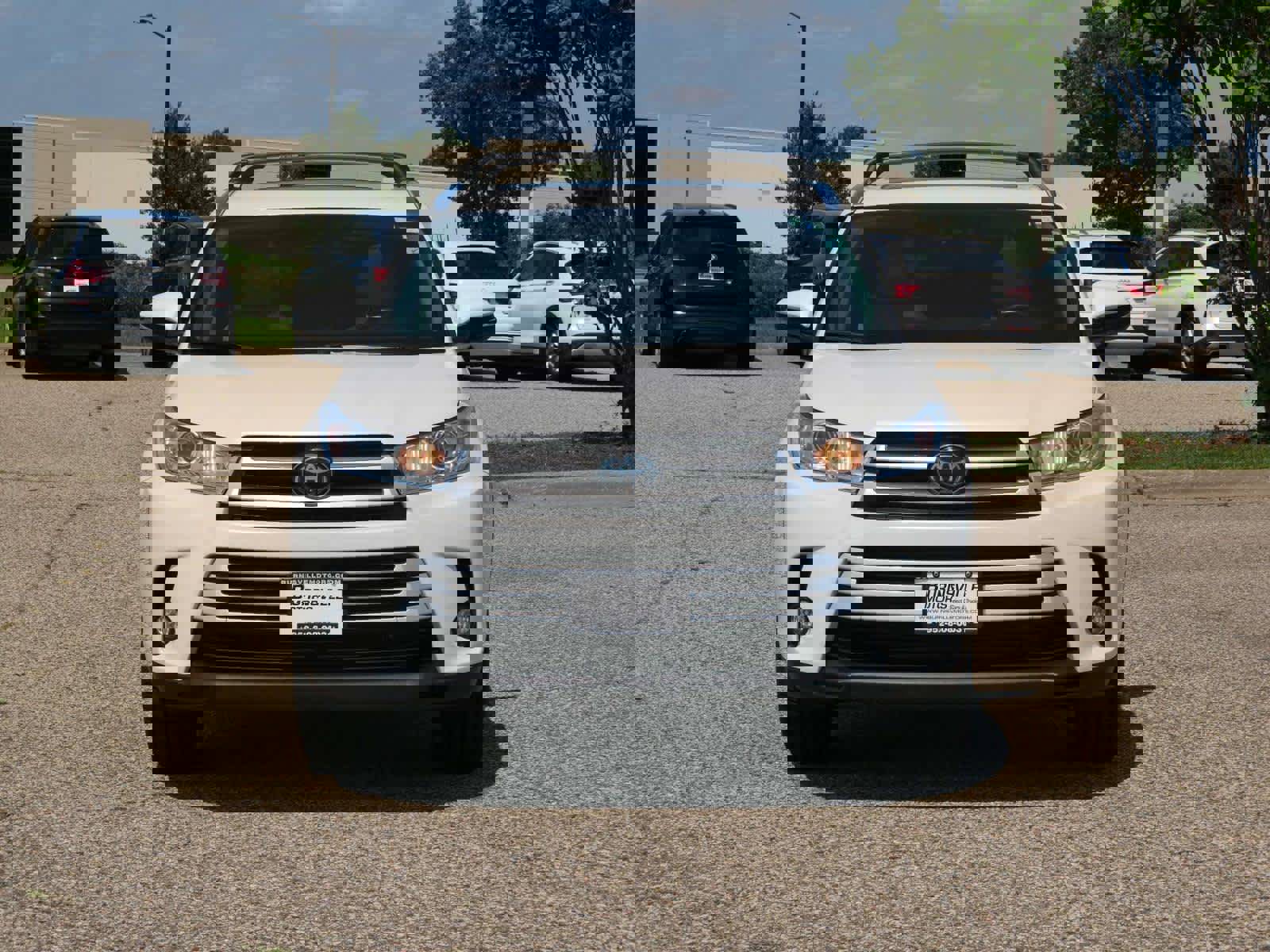 Used 2019 Toyota Highlander XLE image 2