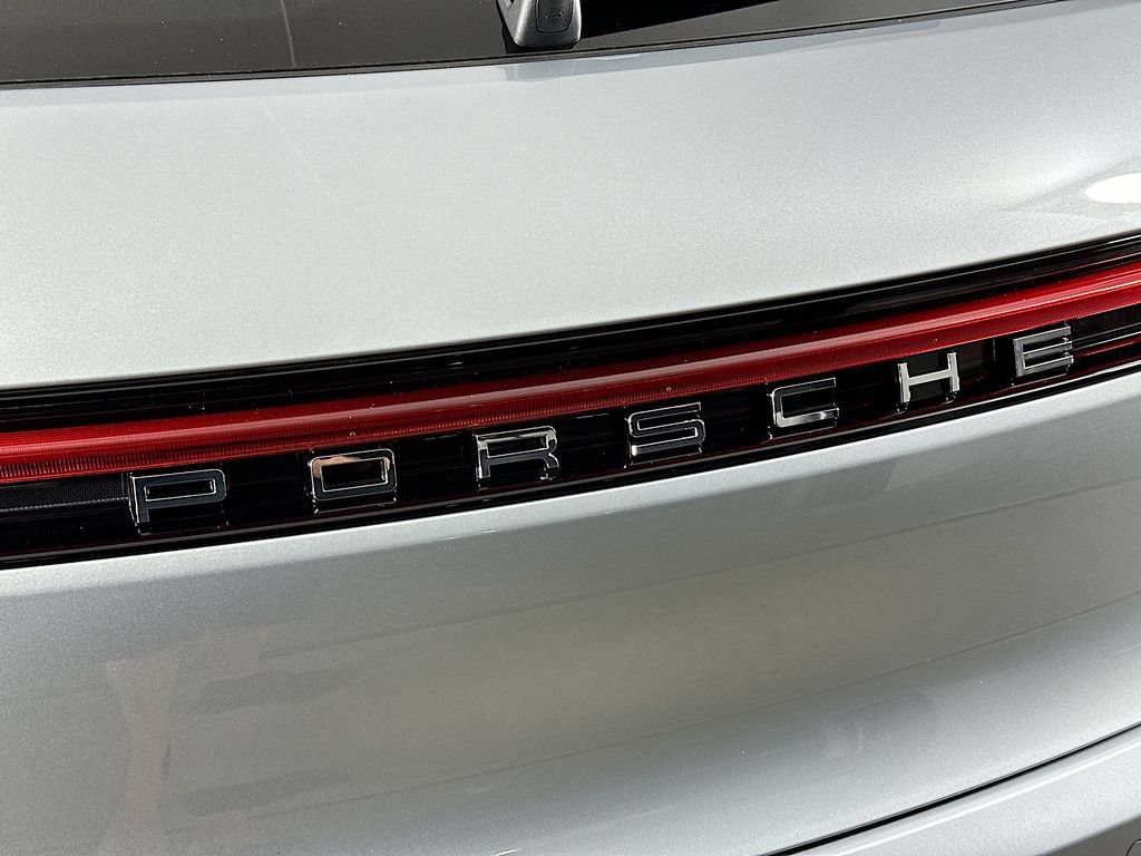 Certified 2026 Porsche Macan AWD/4WD image 34