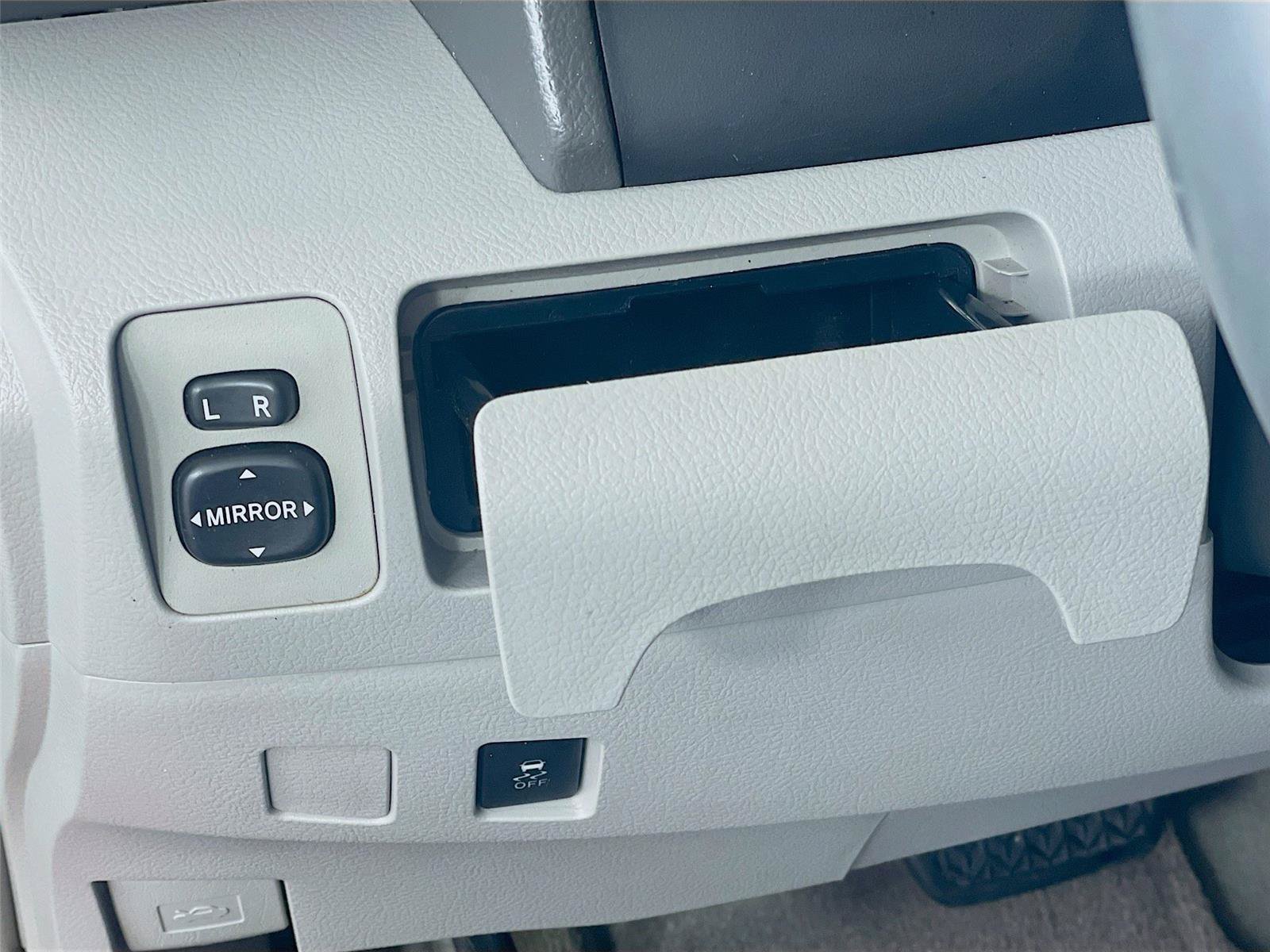 Used 2011 Toyota Camry LE FWD image 13