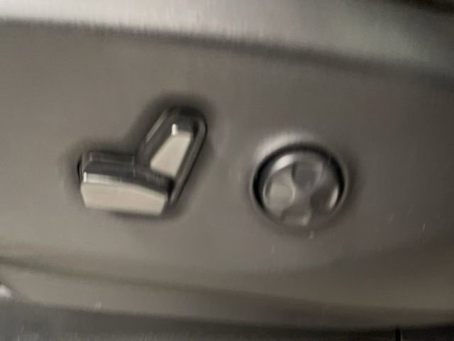 Used 2023 Chrysler Pacifica Touring-L image 19