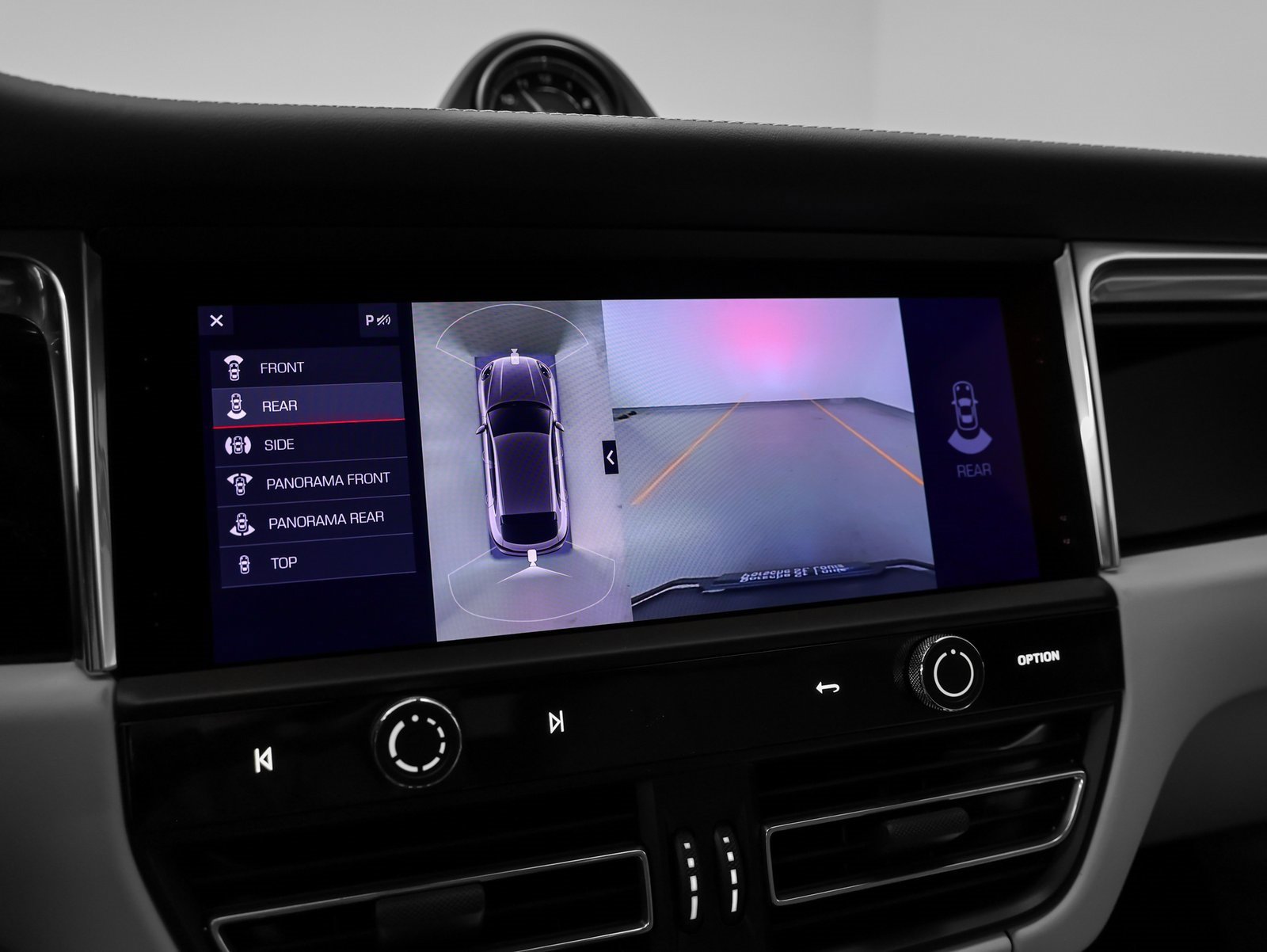 Used 2025 Porsche Macan image 35