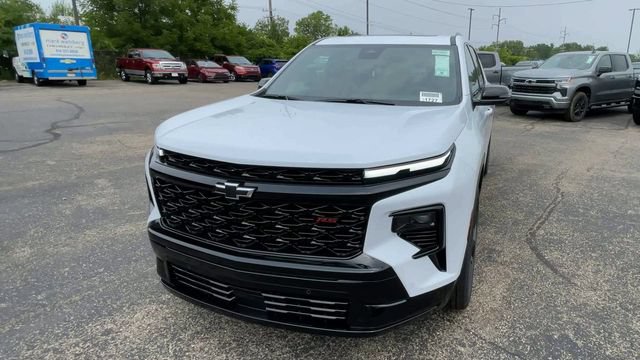 New 2026 Chevrolet Traverse RS w/ LPO, Floor Liner Package AWD/4WD image 5