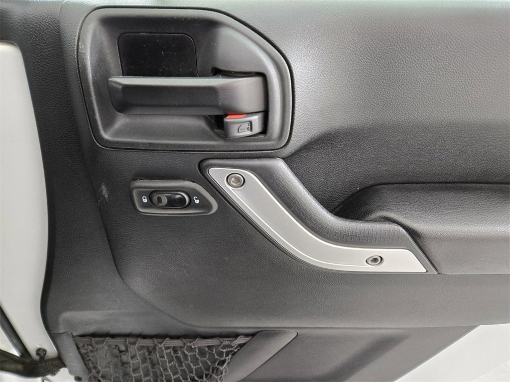 Used 2018 Jeep Wrangler Unlimited Sahara w/ Connectivity Group image 21