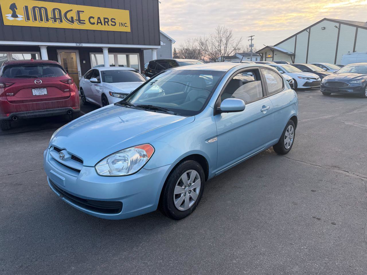 Used 2010 Hyundai Accent GS image 3