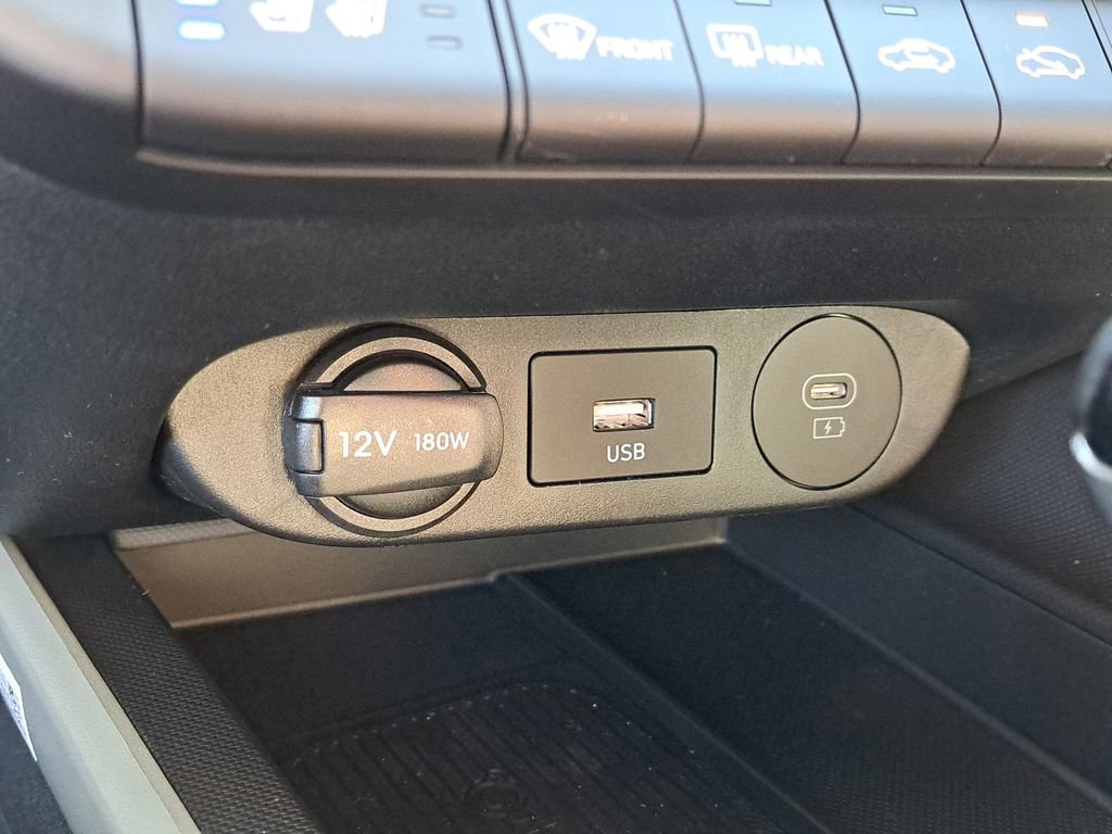 New 2025 Hyundai Elantra Limited image 25