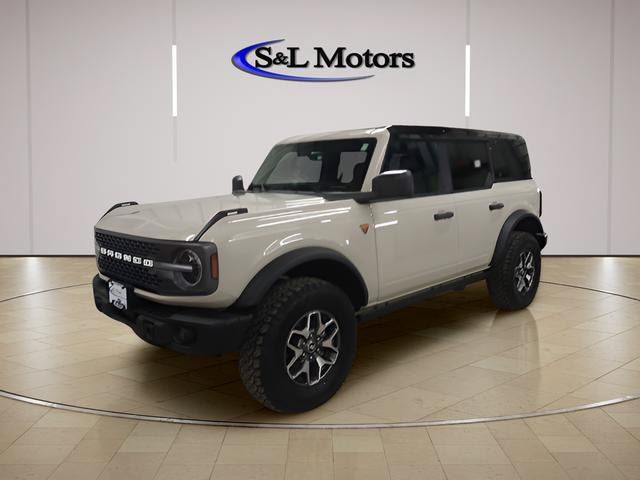 Used 2025 Ford Bronco Badlands AWD/4WD image 2