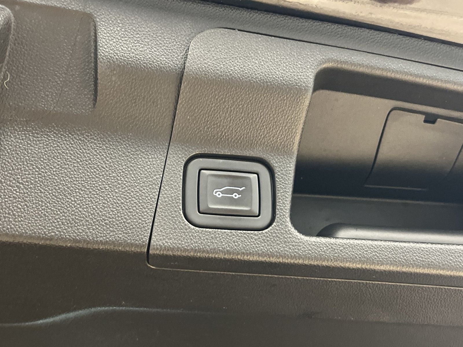 Used 2021 GMC Acadia SLE w/ Driver Convenience Package FWD image 23