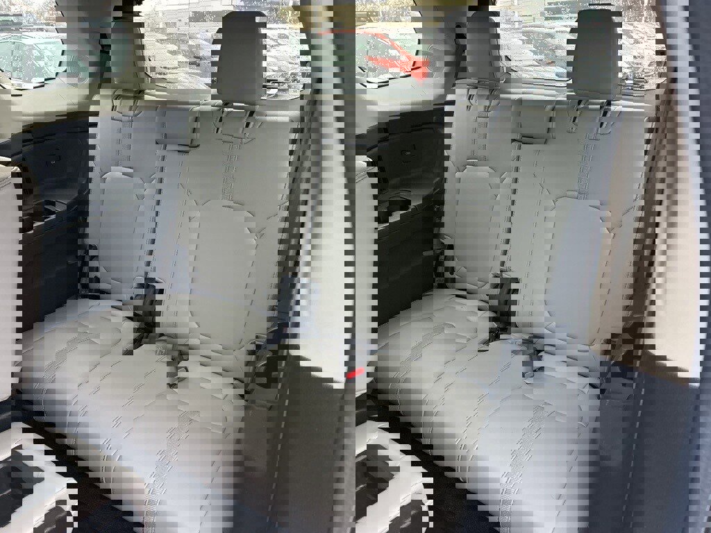 Used 2025 Honda Pilot Touring image 17