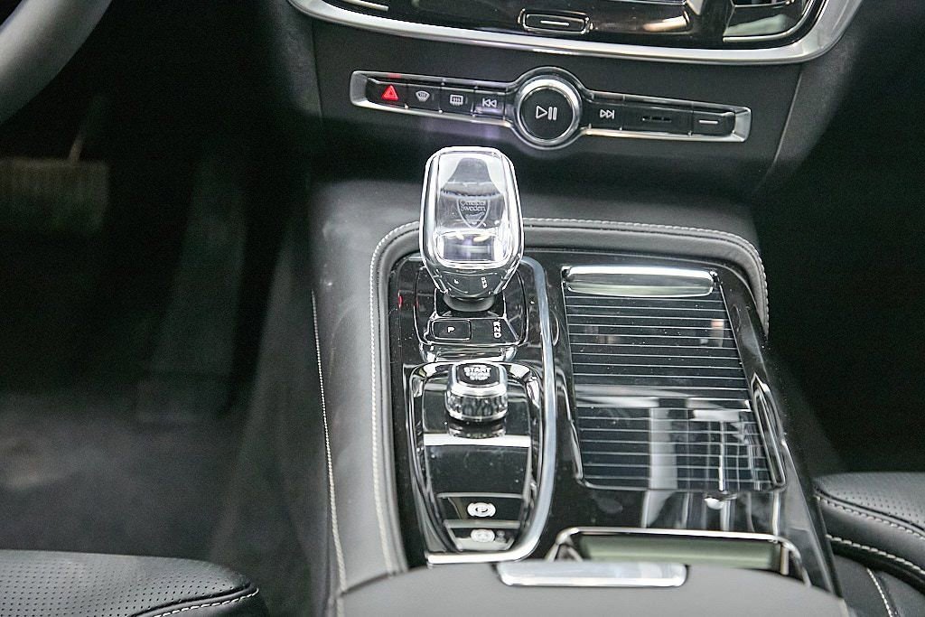 Certified 2024 Volvo S90 T8 Ultimate image 32