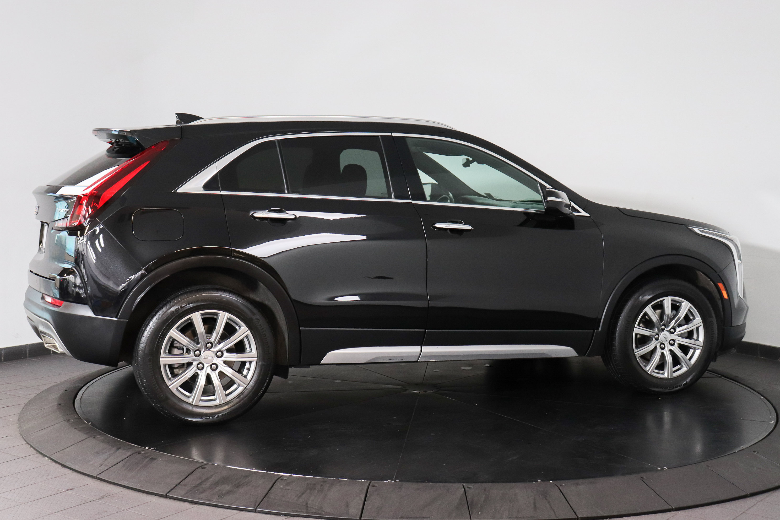 Used 2023 Cadillac XT4 Premium Luxury AWD/4WD image 7