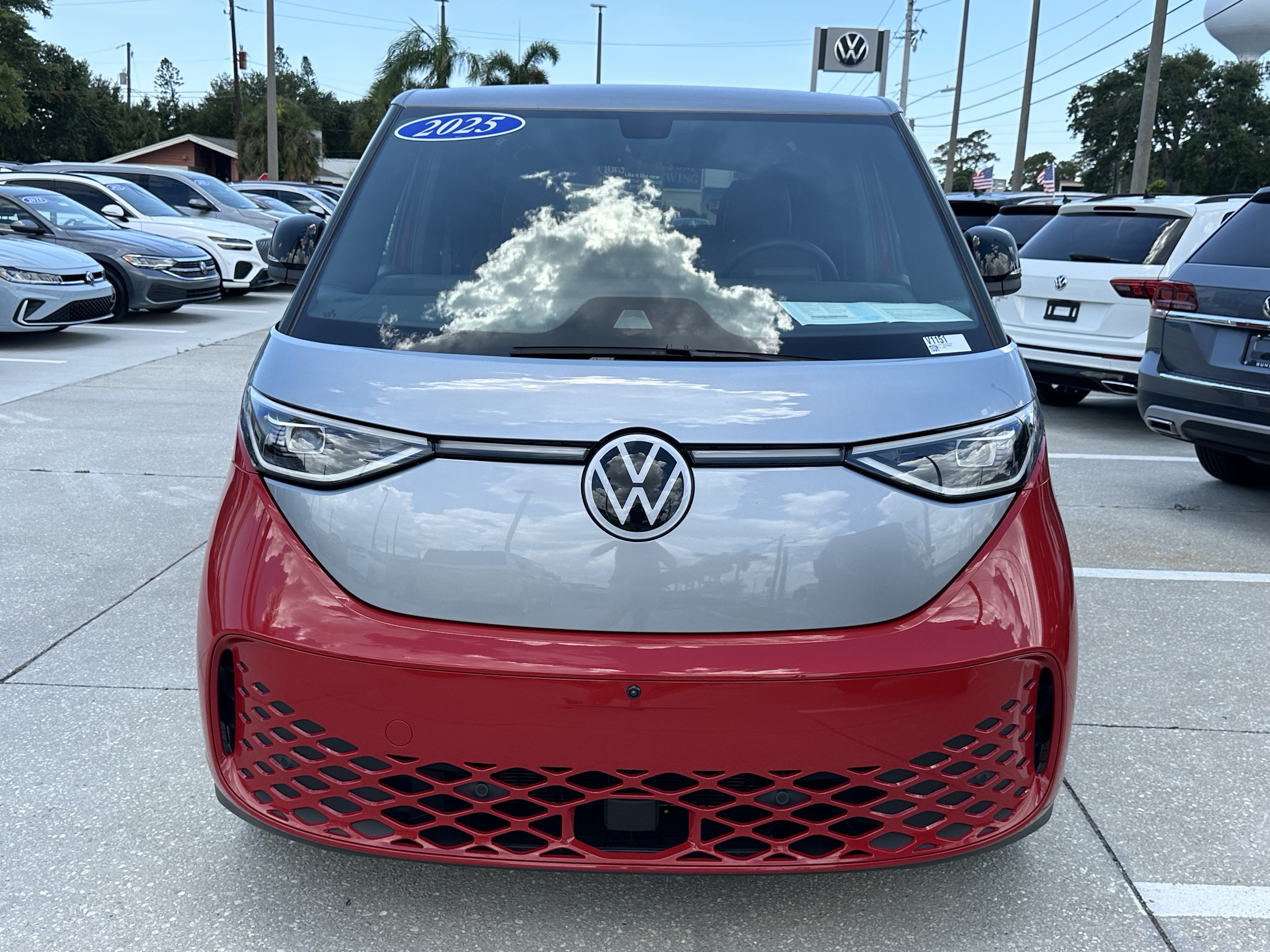 Certified 2025 Volkswagen ID. Buzz Pro S Plus AWD/4WD image 2