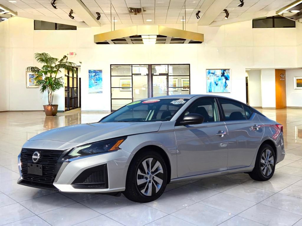 Certified 2024 Nissan Altima 2.5 S FWD image 1