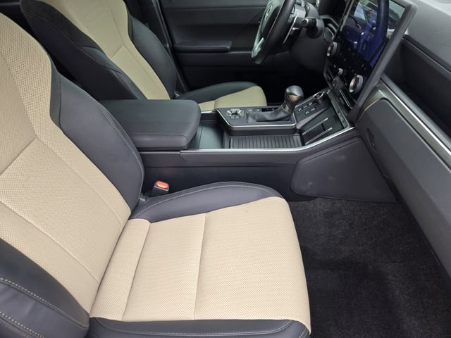 Used 2025 Lexus GX 550 AWD/4WD image 8