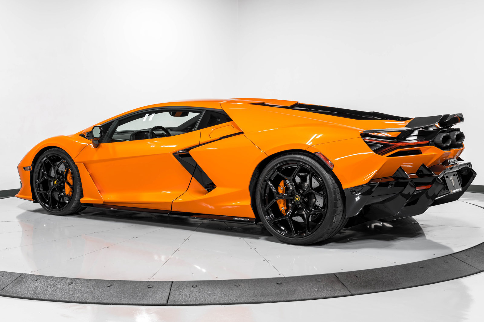 Used 2025 Lamborghini Revuelto AWD/4WD image 5
