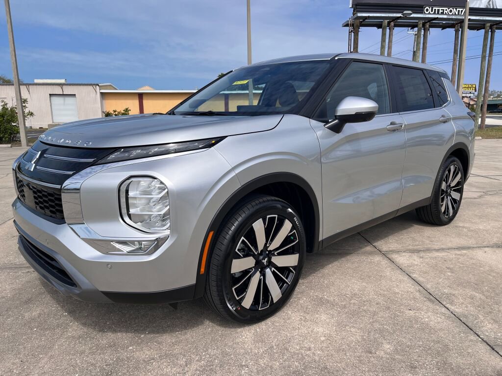 New 2025 Mitsubishi Outlander SE image 7