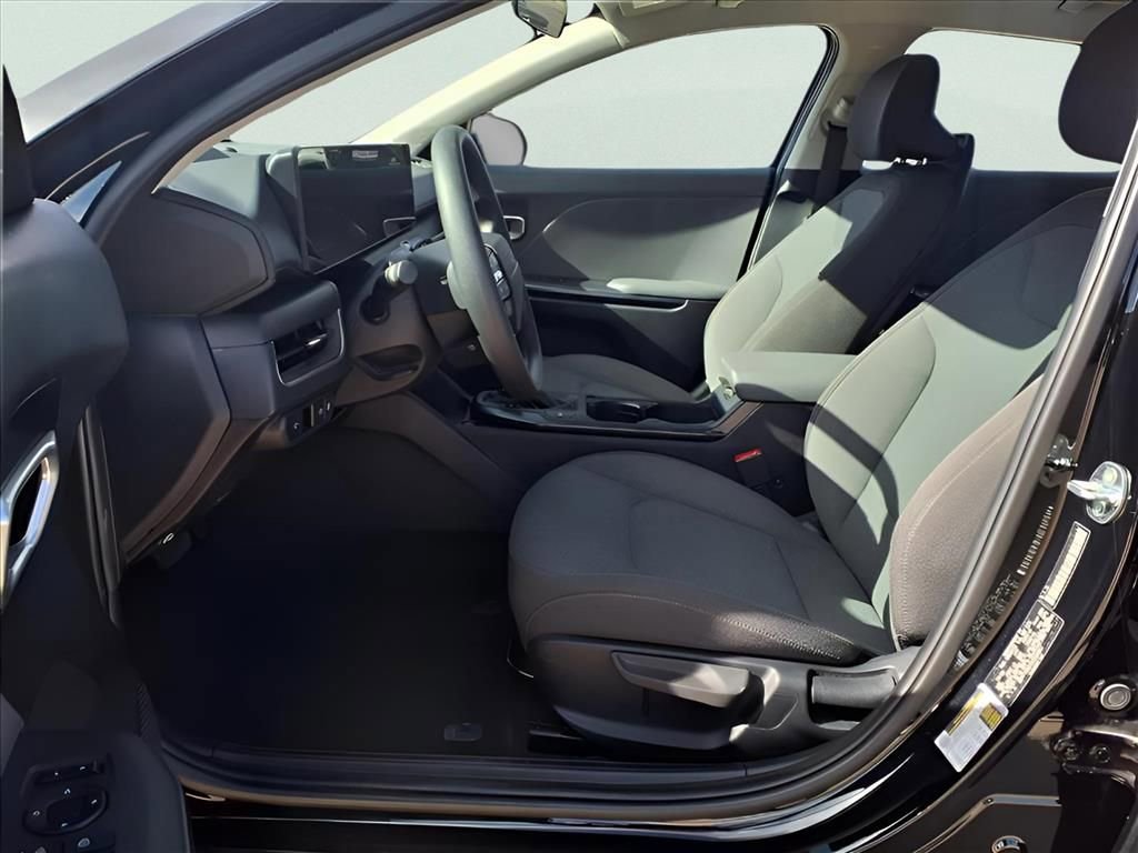 Used 2025 Kia K4 LXS image 13