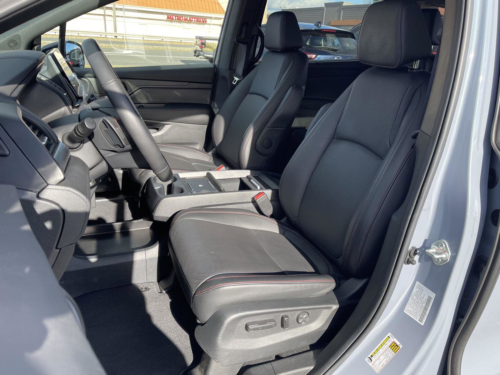 Used 2025 Honda Odyssey Sport-L image 14