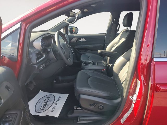 New 2027 Chrysler Pacifica Select FWD image 9