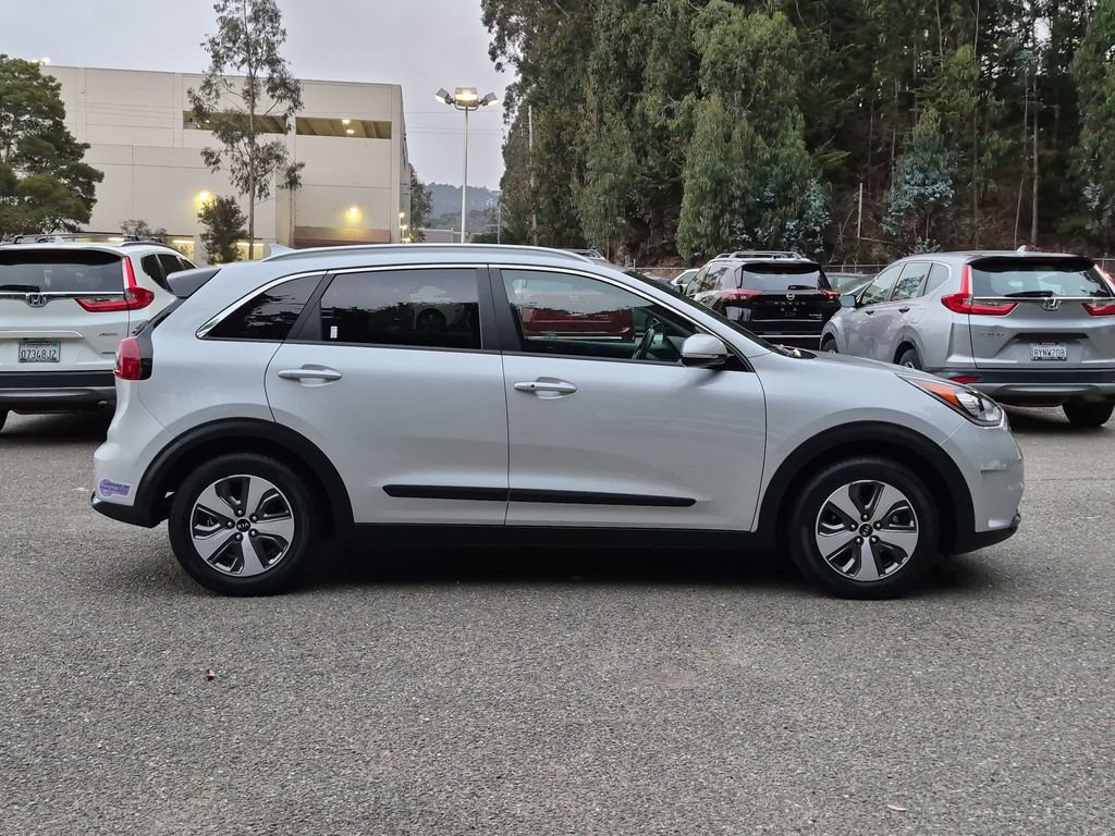 Used 2019 Kia Niro EX FWD image 4