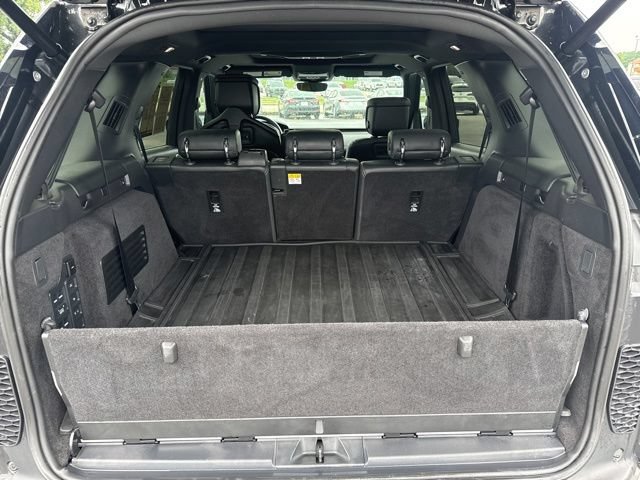 Used 2024 Land Rover Discovery Metropolitan Edition AWD/4WD image 19