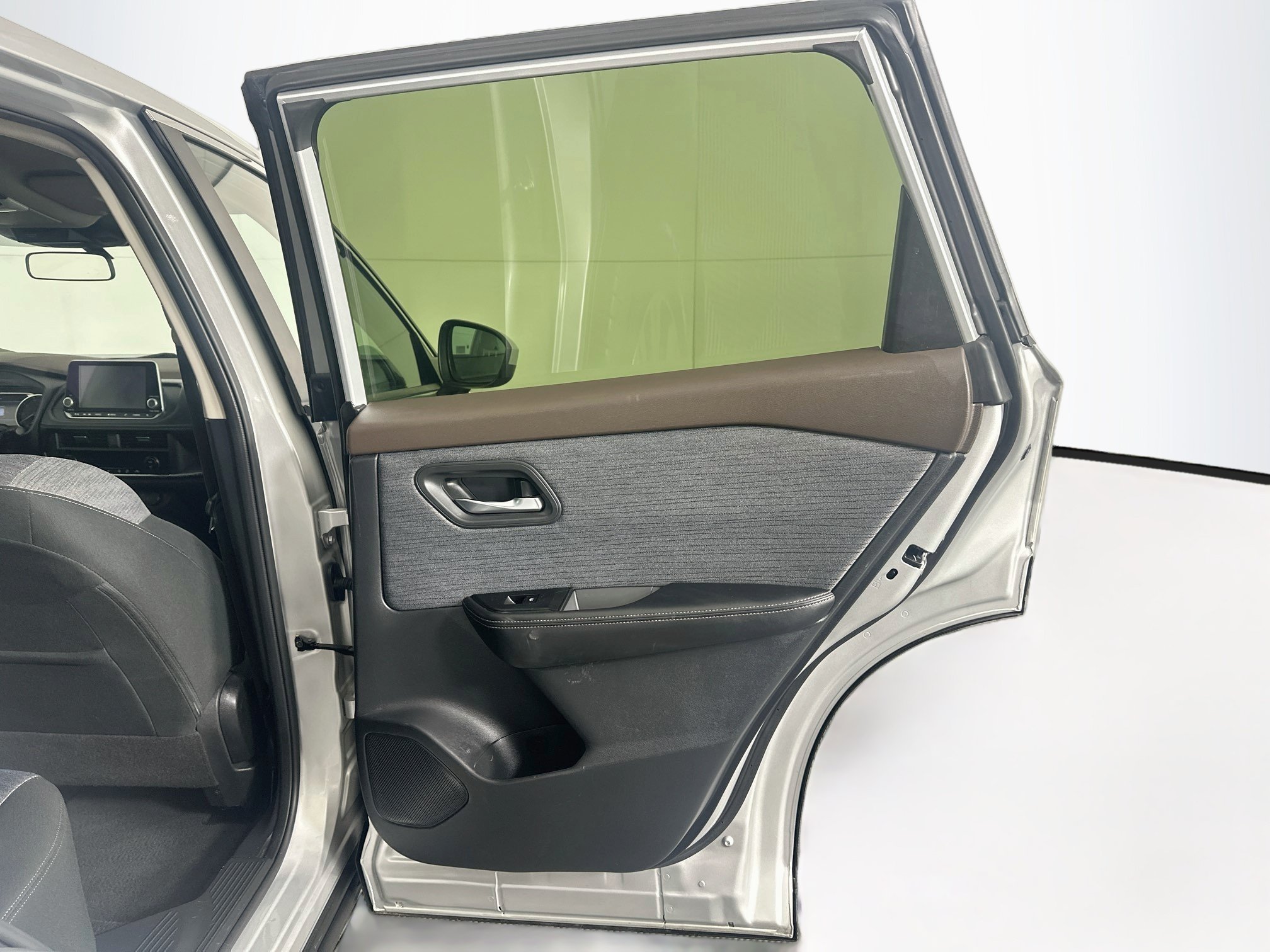 Used 2023 Nissan Rogue SV FWD image 29