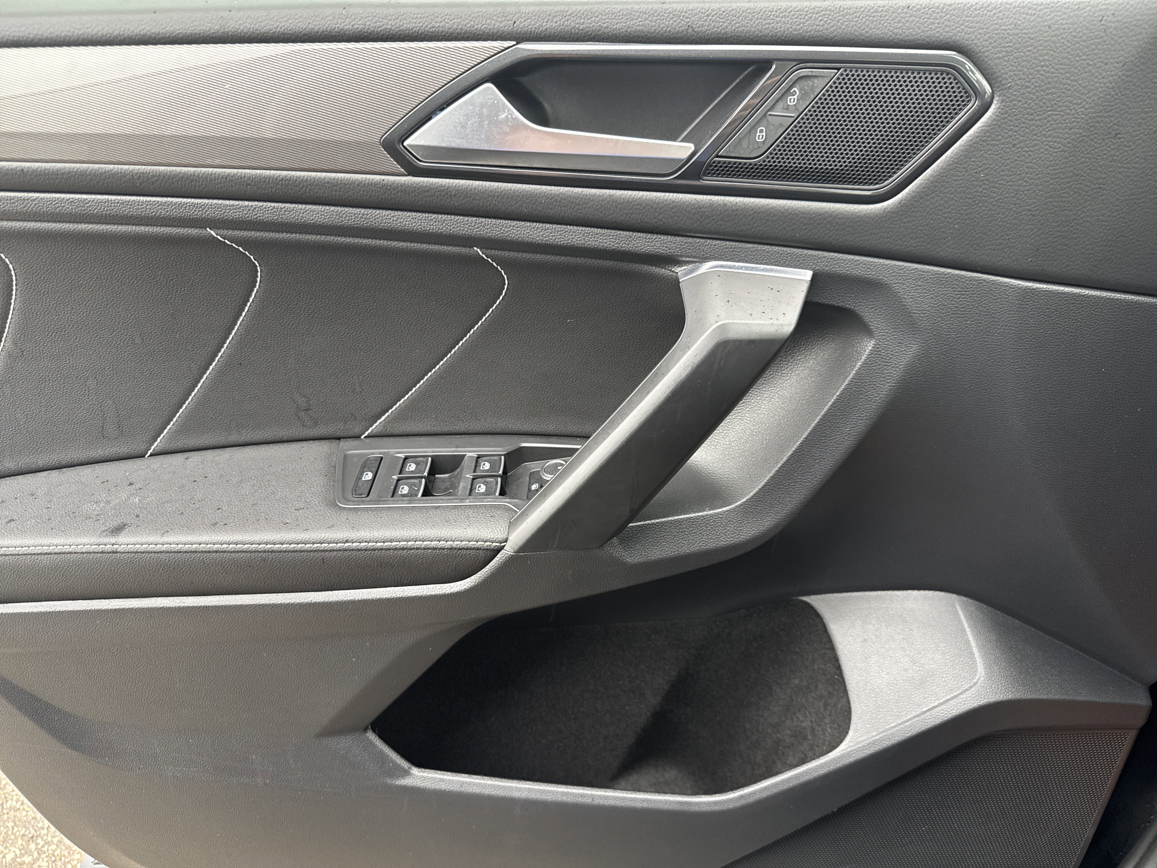Certified 2023 Volkswagen Tiguan SE FWD image 9