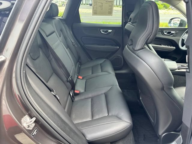 Certified 2022 Volvo XC60 B5 Momentum w/ Advanced Package AWD/4WD image 13