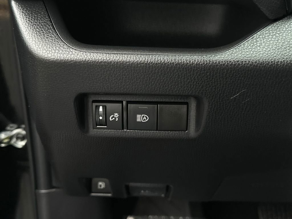 Used 2022 Toyota RAV4 LE image 19