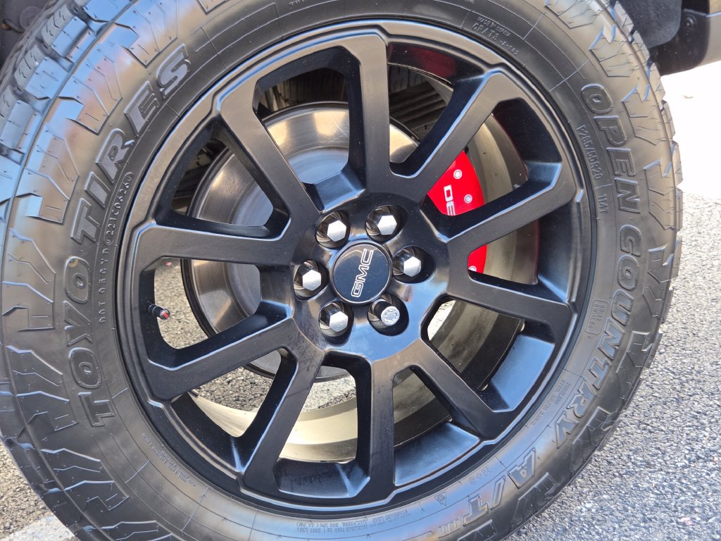 Used 2022 GMC Canyon Denali w/ Denali Black Edition Package AWD/4WD image 19