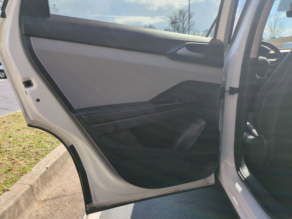 Used 2024 Volkswagen Taos SE image 26