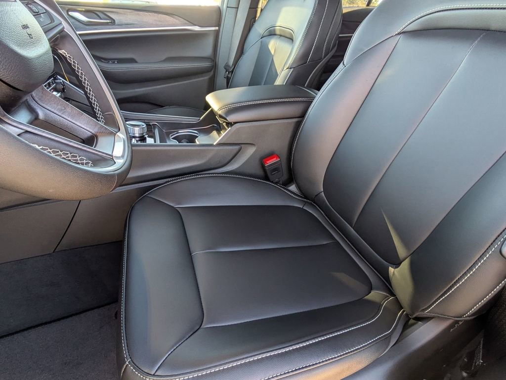 New 2025 Jeep Grand Cherokee L Limited image 15