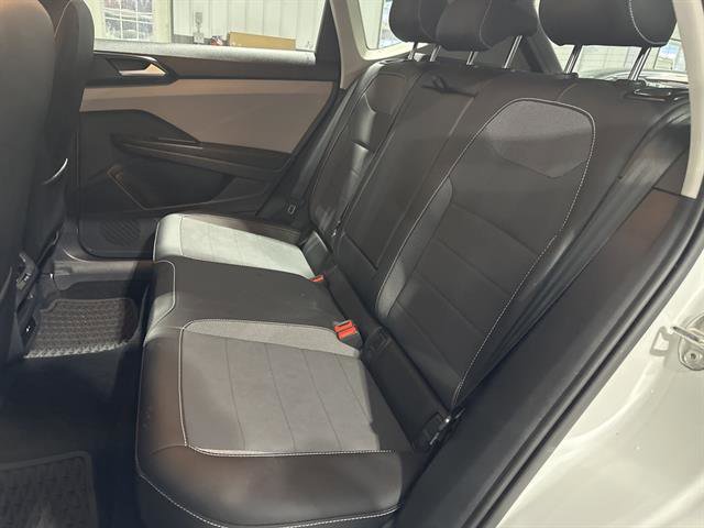 Certified 2022 Volkswagen Taos SE image 19