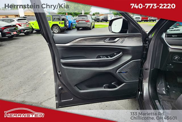 Used 2021 Jeep Grand Cherokee L Overland w/ Luxury Tech Group IV AWD/4WD image 14