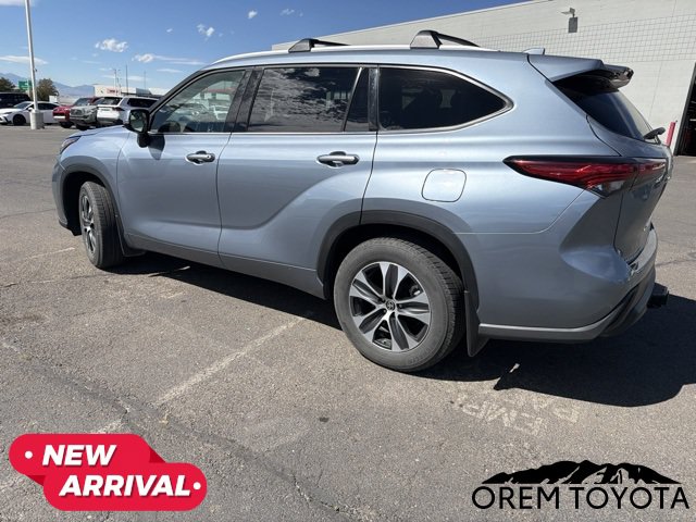 Used 2022 Toyota Highlander XLE AWD/4WD image 18