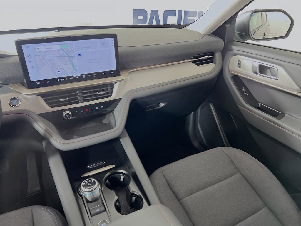 Used 2025 Ford Explorer Active image 28