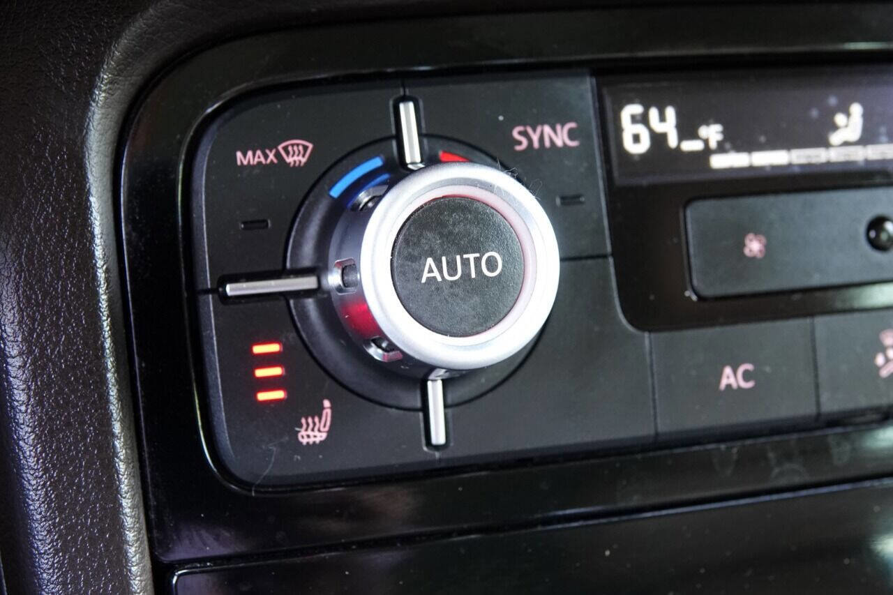 Used 2012 Volkswagen Touareg Sport image 45